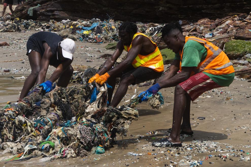 TIDE TURNERS CLEANUP TEAM